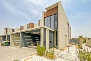 4 bedrooms Villa in Dubai, UAE No. 30551