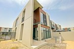 4 bedrooms Villa in Dubai, UAE No. 30551 - Image 2