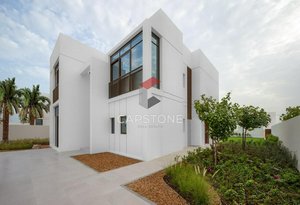 4 bedrooms Villa in Abu Dhabi, UAE No. 31541