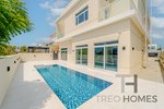 5 bedrooms Villa in Jumeirah Park, UAE No. 33266 - villa in Dubai