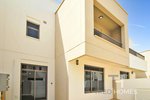 3 bedrooms Townhouse in Town Square, UAE No. 33279 - Image 2