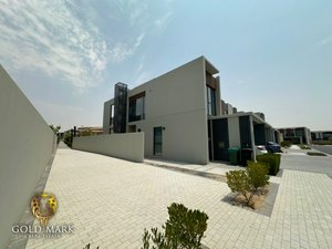4 bedrooms Townhouse in Dubai Land, UAE No. 33782