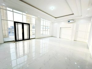 7 bedrooms Villa in Abu Dhabi, UAE No. 33934