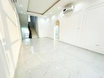 7 bedrooms Villa in Abu Dhabi, UAE No. 33934 - Image 2