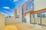 3 bedrooms Townhouse in Dubai, UAE No. 34487 - Image 2