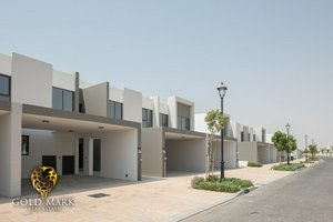 3 bedrooms Villa in Dubai Land, UAE No. 34678