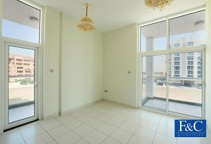 2 bedrooms Apartment in Dubai Studio City, UAE No. 356