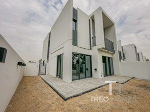 4 bedrooms Townhouse in Dubai Land, UAE No. 35777