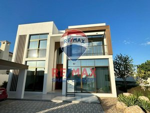 4 bedrooms Villa in Abu Dhabi, UAE No. 36505