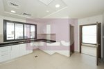 4 bedrooms Townhouse in Abu Dhabi, UAE No. 38401 - Image 10