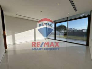 6 bedrooms Villa in Abu Dhabi, UAE No. 39095