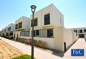4 bedrooms Townhouse in Town Square, UAE No. 393