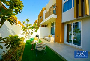 3 bedrooms Villa in Dubai, UAE No. 401