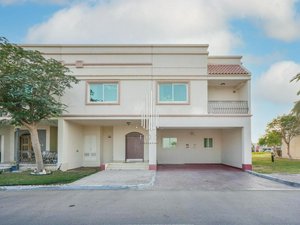 4 bedrooms Villa in Abu Dhabi, UAE No. 43307