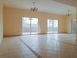 4 bedrooms Villa in Abu Dhabi, UAE No. 43307 - Image 4