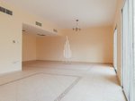 4 bedrooms Villa in Abu Dhabi, UAE No. 43307 - Image 11