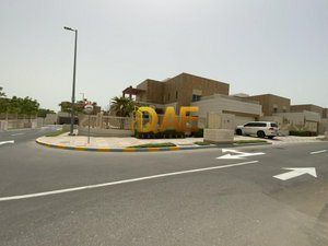 6 bedrooms Villa in The Marina, UAE No. 4713