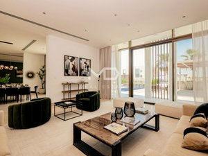 5 bedrooms Villa in Abu Dhabi, UAE No. 47580