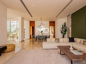5 bedrooms Villa in Abu Dhabi, UAE No. 47581