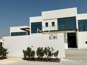6 bedrooms Villa in Abu Dhabi, UAE No. 47586
