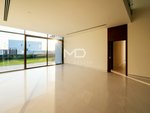 6 bedrooms Villa in Abu Dhabi, UAE No. 47597 - Image 2