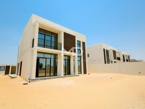 4 bedrooms Villa in Abu Dhabi, UAE No. 47598
