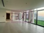 4 bedrooms Villa in Abu Dhabi, UAE No. 54708 - Image 4