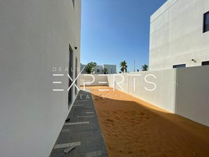 3 bedrooms Villa in Yas Island, UAE No. 55155