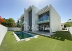 5 bedrooms Villa in Dubai, UAE No. 5580 - villa in Dubai