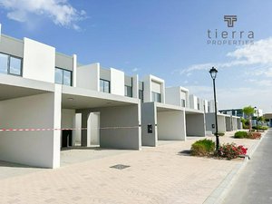 3 bedrooms Villa in Dubai Land, UAE No. 56295