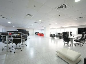 193.9m² Office in Jumeirah Lake Towers, UAE No. 64984