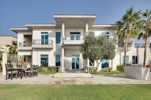 5 bedrooms Villa in Dubai, UAE No. 7030