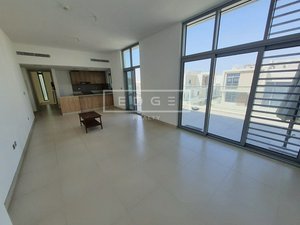 2 bedrooms Villa in Dubai, UAE No. 7953