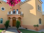 5 bedrooms Villa in Jumeirah Park, UAE No. 8001 - villa in Dubai