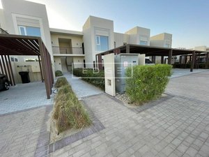 2 bedrooms Villa in Dubai, UAE No. 8425
