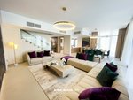 5 bedrooms Villa in Sharjah, UAE No. 8441 - villa in Dubai