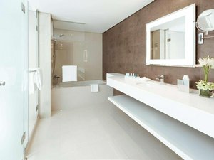 18580m² Building in Dubai, UAE No. 8972