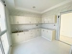 5 bedrooms Villa in Abu Dhabi, UAE No. 9212 - Image 8