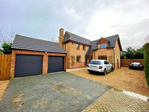 4 bedrooms House in Northampton, United Kingdom No. 317