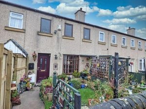 2 bedrooms House in Huddersfield, United Kingdom No. 377