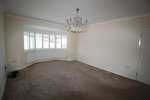5 bedrooms House in Gravesend, United Kingdom No. 422 - Image 2