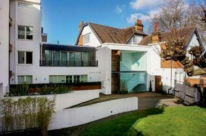 3 bedrooms House in Richmond, United Kingdom No. 633