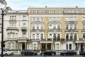 3 bedrooms Apartment in London, United Kingdom No. 741