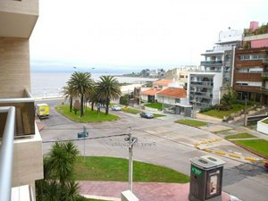 2 bedrooms Apartment in Montevideo, Uruguay No. 8200