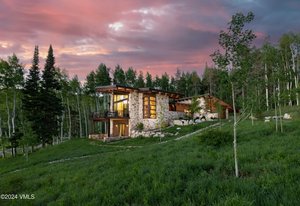 4 bedrooms Commercial property in Avon, USA No. 20