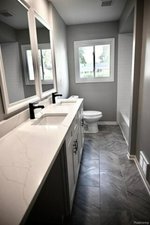 3 bedrooms House in Woodhaven, USA No. 203157 - house in USA