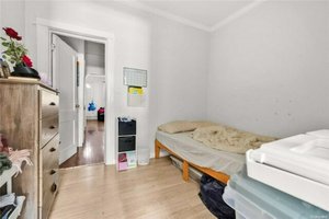 5 bedrooms House in Middle Village, USA No. 211989