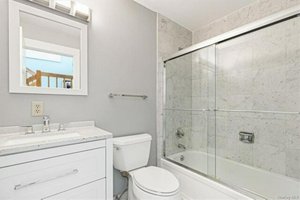 3 bedrooms House in Eastchester, USA No. 212153