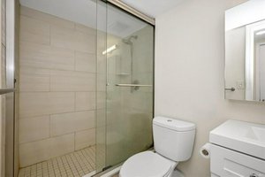 2 bedrooms House in College Point, USA No. 219409