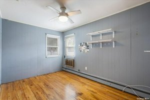 3 bedrooms House in Glen Oaks, USA No. 241078